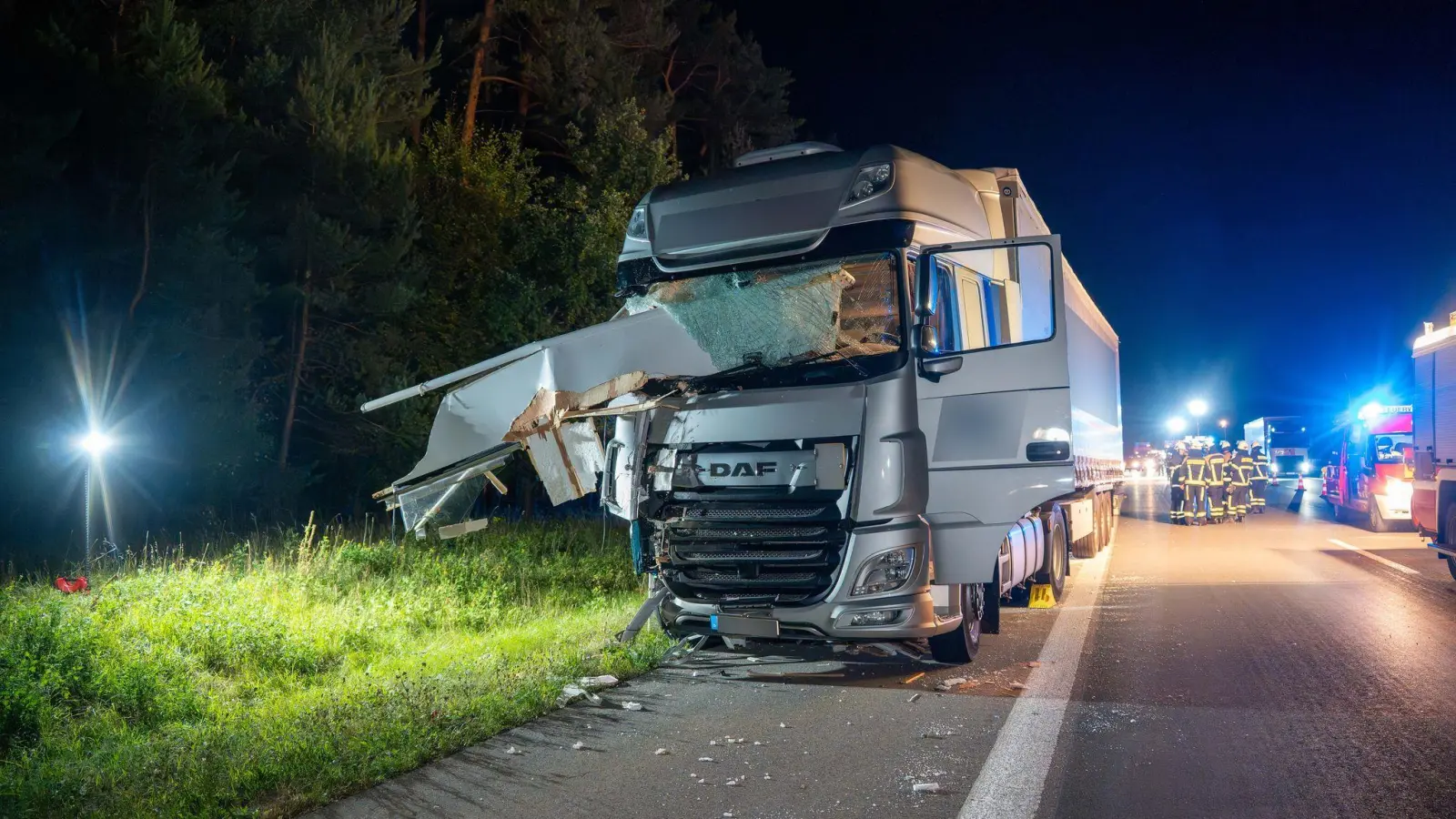 Bei dem Unfall wurden sechs Personen verletzt, drei von ihnen schwer. (Foto: Lars Haubner/NEWS5/dpa)