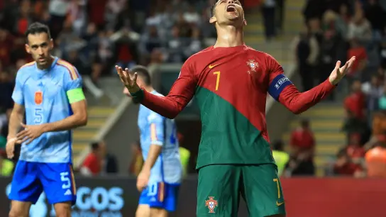 Portugals Cristiano Ronaldo ärgert sich nach einer verpassten Torchance. (Foto: Luis Vieira/AP/dpa)