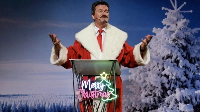 Markus Söder als Weihnachtsmann? Nein, Wolfgang Krebs als Markus Söder – das macht aber fast keinen Unterschied. (Foto: Thomas Wirth)