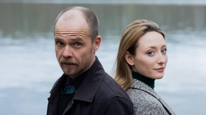 Matthias Koeberlin und Alina Fritsch sind die Hauptdarsteller der TV-Krimi-Serie „Die Toten vom Bodensee”. (Foto: Rolf Vennenbernd/dpa)
