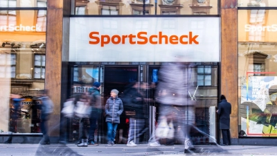 SportScheck-Filiale in der Münchener Fußgängerzone. (Foto: Lino Mirgeler/dpa)