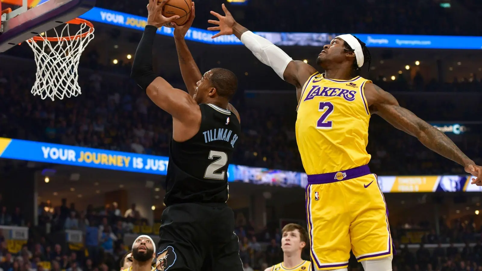 Xavier Tillman (l) von den Memphis Grizzlies erzielte 22 Punkte gegen die Los Angeles Lakers. (Foto: Brandon Dill/AP/dpa)