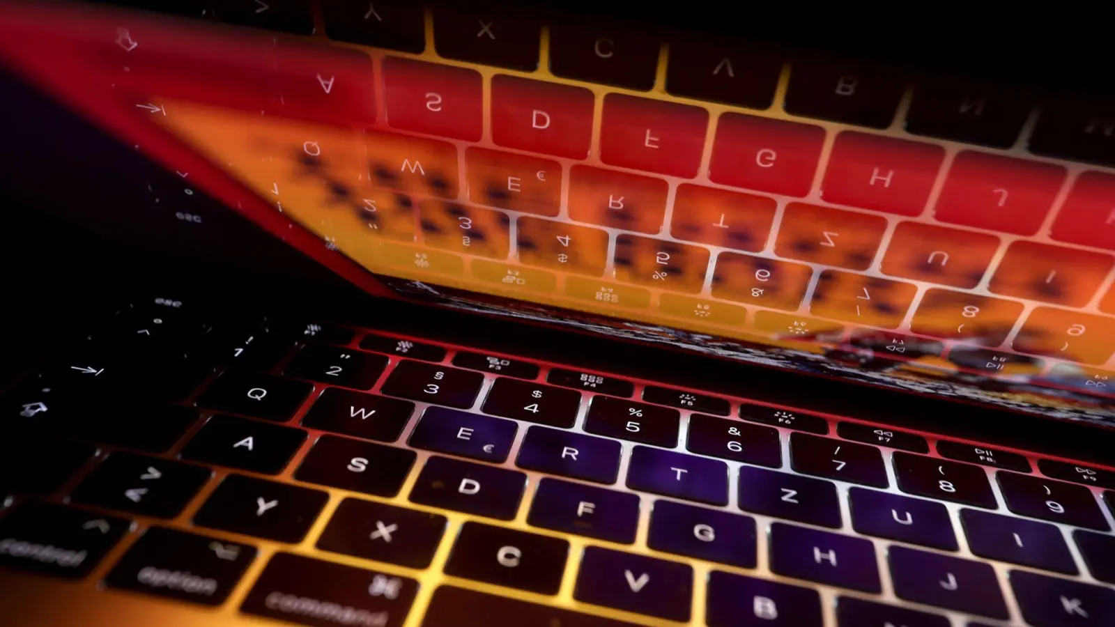 Identitätsmissbrauch nimmt zu - die Folgen können gravierend sein. (Symbolbild) (Foto: Karl-Josef Hildenbrand/dpa/dpa-tmn)