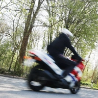 In Oberbayern bleibt vorläufig eine Strecke für Biker teilweise gesperrt. (Symbolbild) (Foto: Roland Weihrauch/dpa)