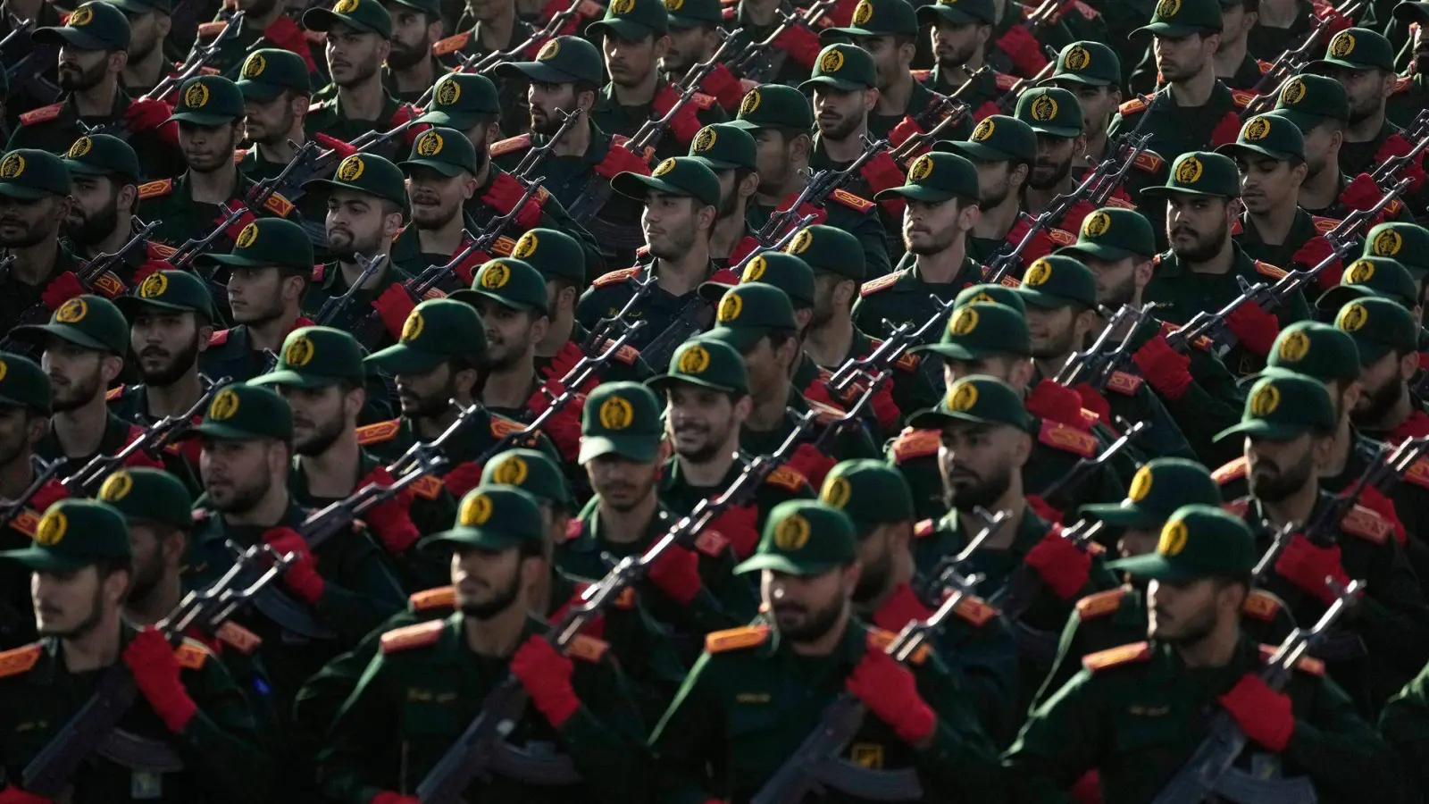 Irans Elitestreitmacht kündigt Rache für den Tod des obersten Führer des Landes an. (Archivbild) (Foto: Vahid Salemi/AP/dpa)