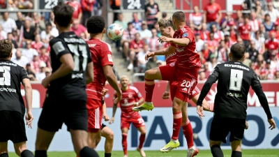 Elversberg lag gegen Düsseldorf 0:2 zur Pause zurück.  (Foto: Anke Waelischmiller/dpa)