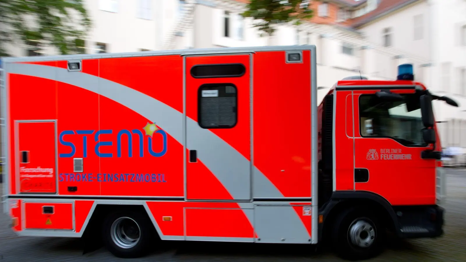 Das Berliner Stroke-Einsatz-Mobil (STEMO): Mithilfe spezieller Rettungsmobile können Schlaganfall-Patienten früher umfassend versorgt werden. (Foto: picture alliance / dpa)