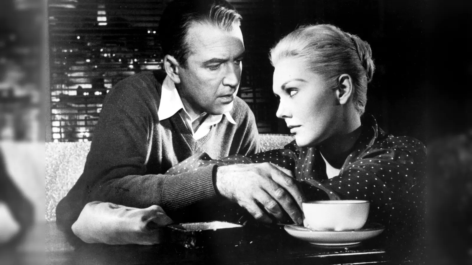 Kim Novak - hier im Hitchcock-Klassiker „Vertigo“ - erhält einen Goldenen Löwen für ihr Lebenswerk. (Archivfoto) (Foto: picture alliance / dpa)
