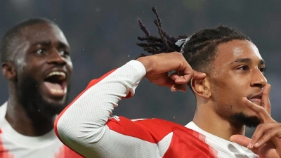 Herausragender Auftritt von Olise (r). (Foto: Jonathan Moscrop/CSM via ZUMA Press Wire/dpa)