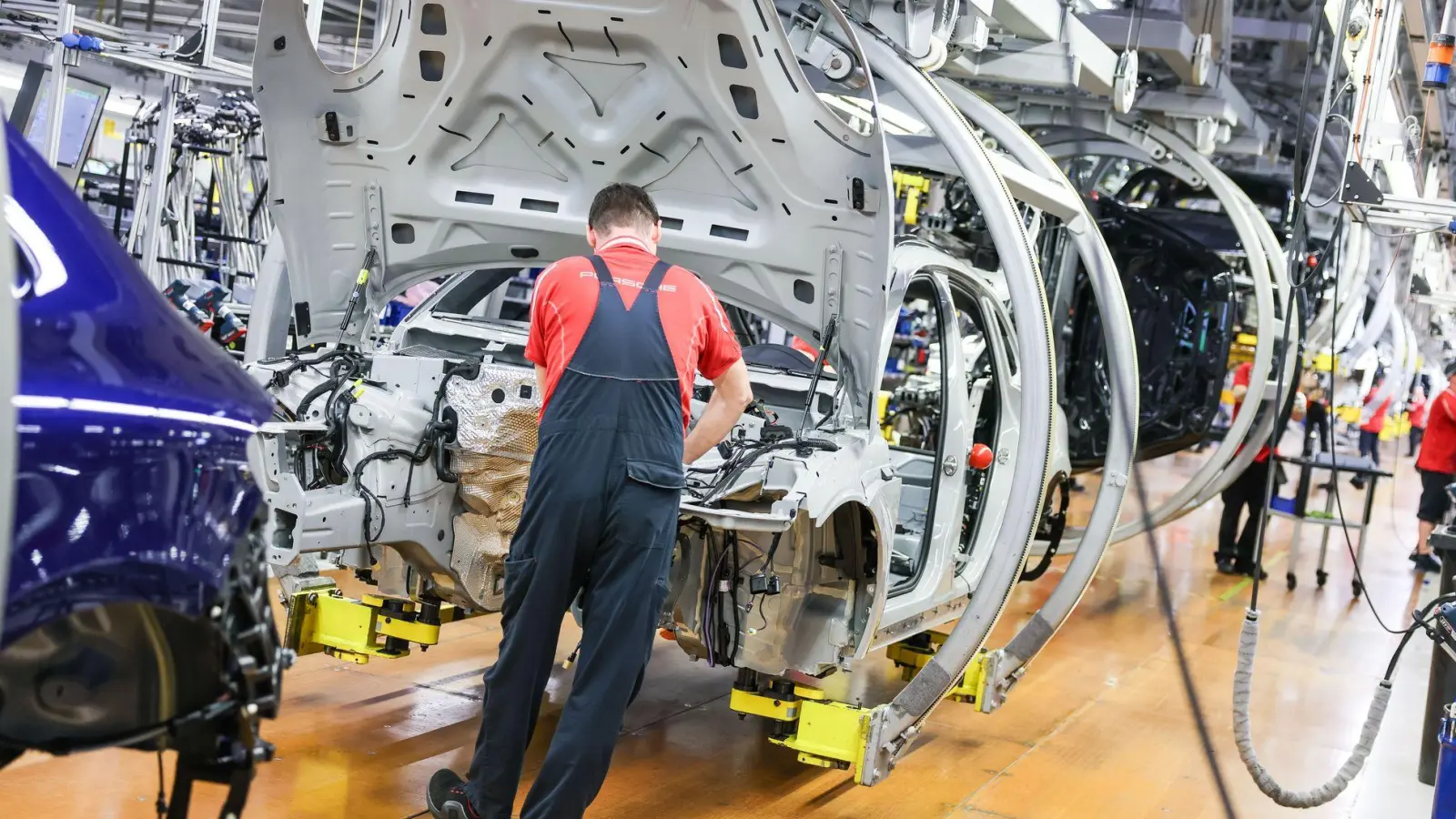Die Abschreibungsregeln sollen dafür sorgen, dass Unternehmen moderne Maschinen anschaffen. (Symbolbild) (Foto: Jan Woitas/dpa)