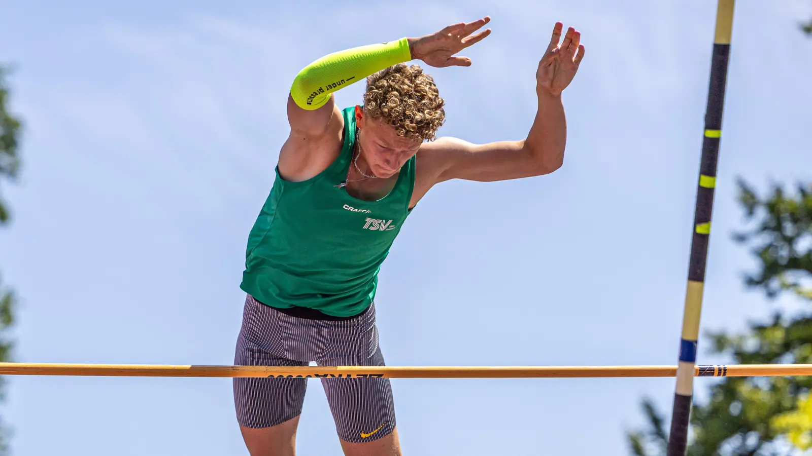 Mehrkämpfer Jakob Sand holte im Stabhochsprung der M15 die Süddeutsche Vizemeisterschaft. (Foto: Klaus Peters)