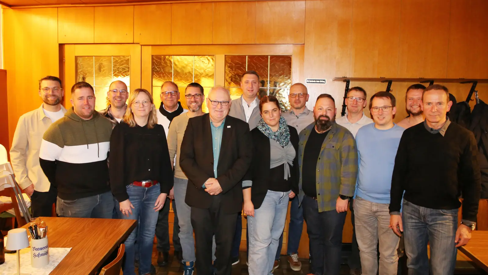 Die Freie Wählergemeinschaft Weidenbach und die Weidenbacher Liste gehen mit Willi Albrecht (Mitte) an der Spitze in die Kommunalwahl 2026. (Foto: Alexander Biernoth)