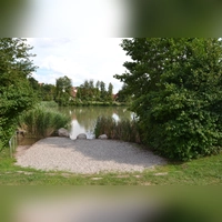 Fährt man von Trautskirchen Richtung Merzbach, kann man eine Badepause am See einlegen. (Foto: Ute Niephaus)