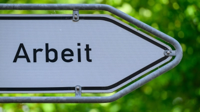 Auf 100 von Betrieben ausgeschriebene offene Stellen kamen bundesweit zuletzt 288 arbeitslos gemeldete Personen. (Archivbild) (Foto: Patrick Pleul/dpa)