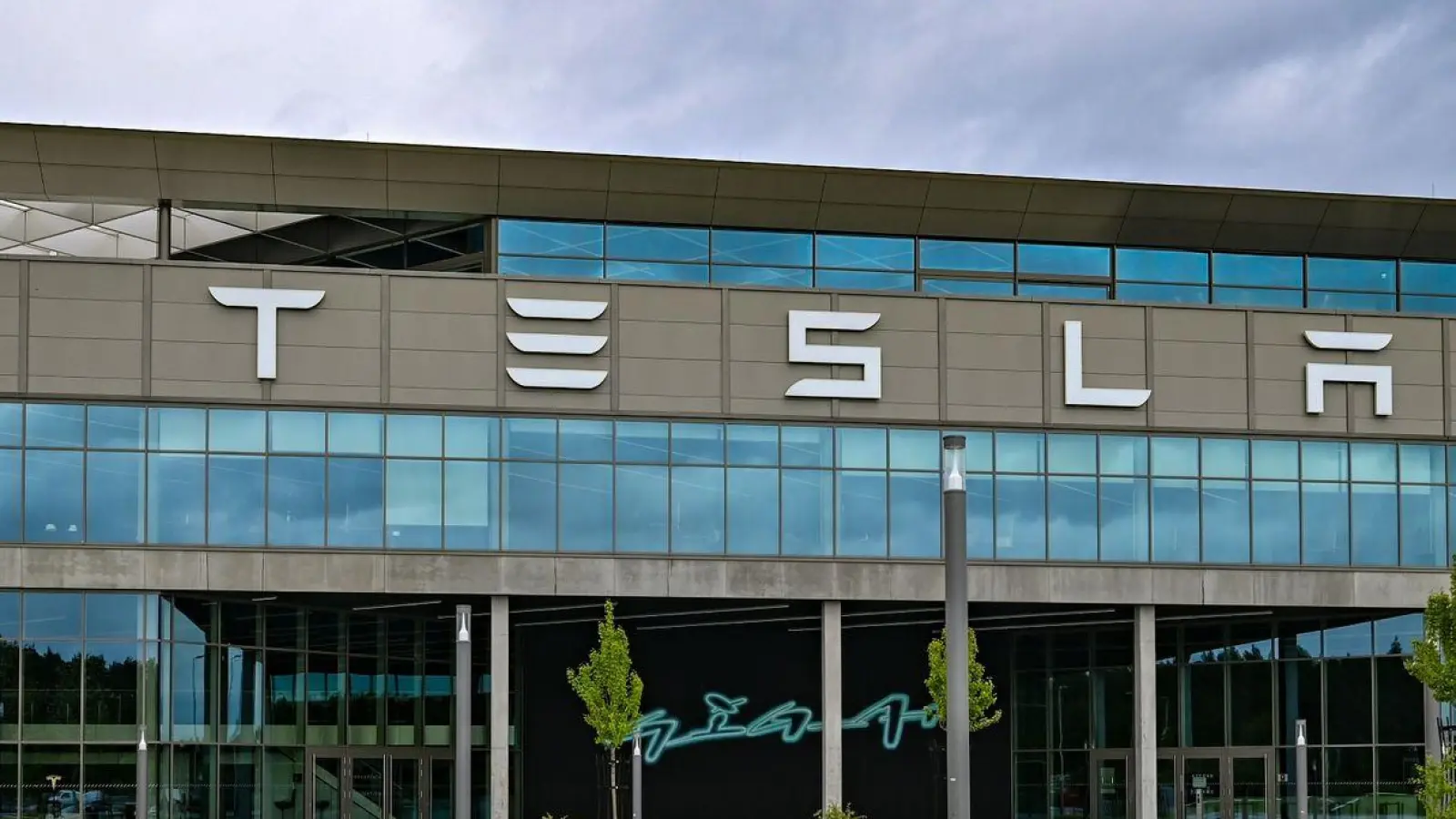 Die Tesla-Autofabrik in Grünheide bei Berlin. (Foto: Patrick Pleul/dpa)