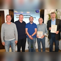 Auf einer außerordentlichen Mitgliederversammlung hat der ESV Ansbach/Eyb einen neuen Vorsitzenden gewählt (von links): Andreas Redlof (dritter Vorsitzender), Bernhard Schneider (neuer Vorsitzender), Daniel Dürr (Stellvertreter), Reinhard Malitius (neues Ehrenmitglied) und Rainer Bäsmann (ehemaliger Vorsitzender und jetzt Ehrenvorsitzender).  (Foto: Wolfgang Laaß)