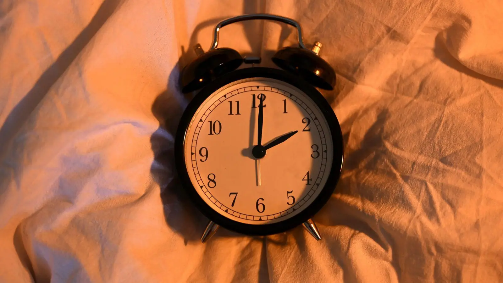 In Deutschland und den meisten Ländern Europas gilt wieder die Sommerzeit (Symbolbild)  (Foto: Elisa Schu/dpa)