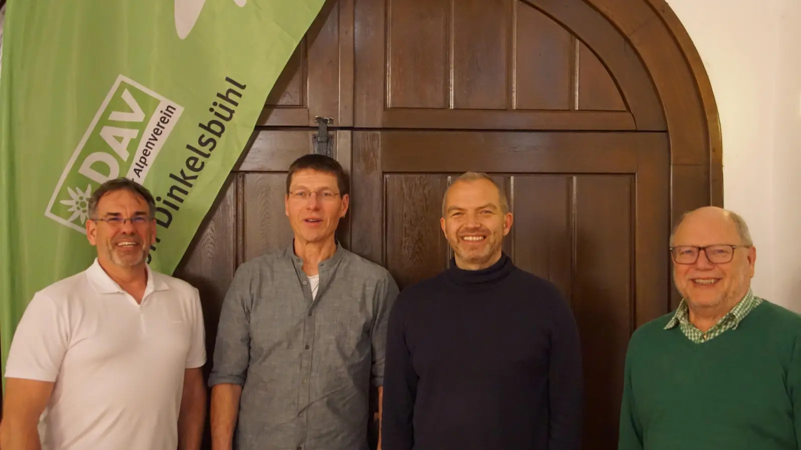 Das Führungsteam der Alpenvereinssektion Dinkelsbühl präsentiert sich (von links): Steffen Schirmer (Schriftführer), Joachim Baum (stellvertretender Vorsitzender), Holger Göttler (Vorsitzender), Dr. Matthias Lammel (Schatzmeister). (Foto: Gustav Schwab)