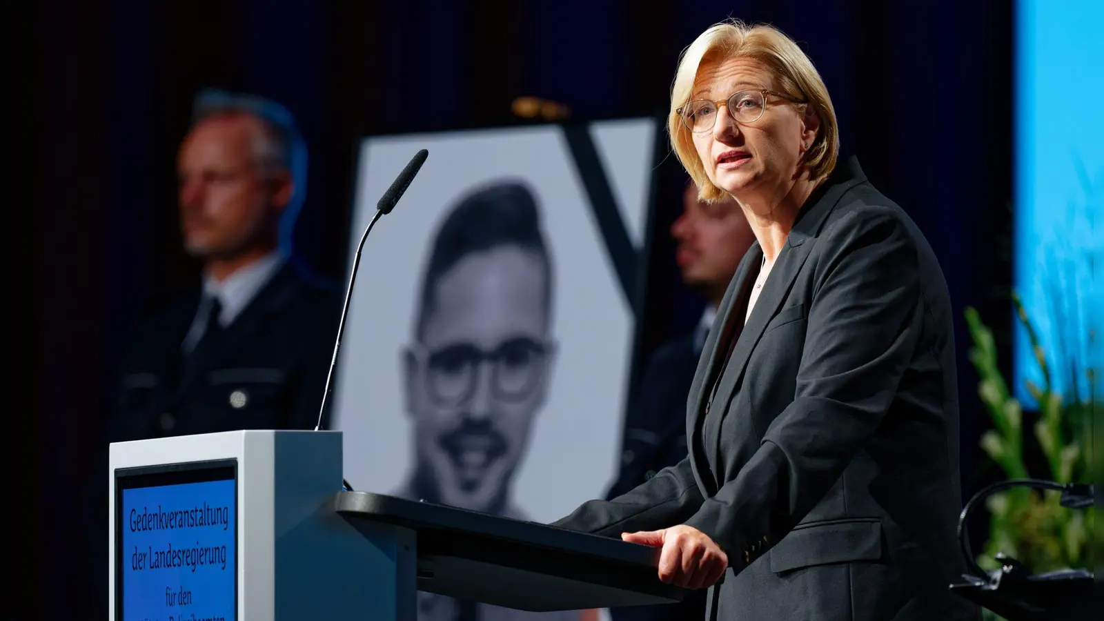 Ministerpräsidentin Anke Rehlinger. Zur Gedenkfeier waren laut Innenministerium rund 1.500 Menschen gekommen. (Foto: Uwe Anspach/dpa)