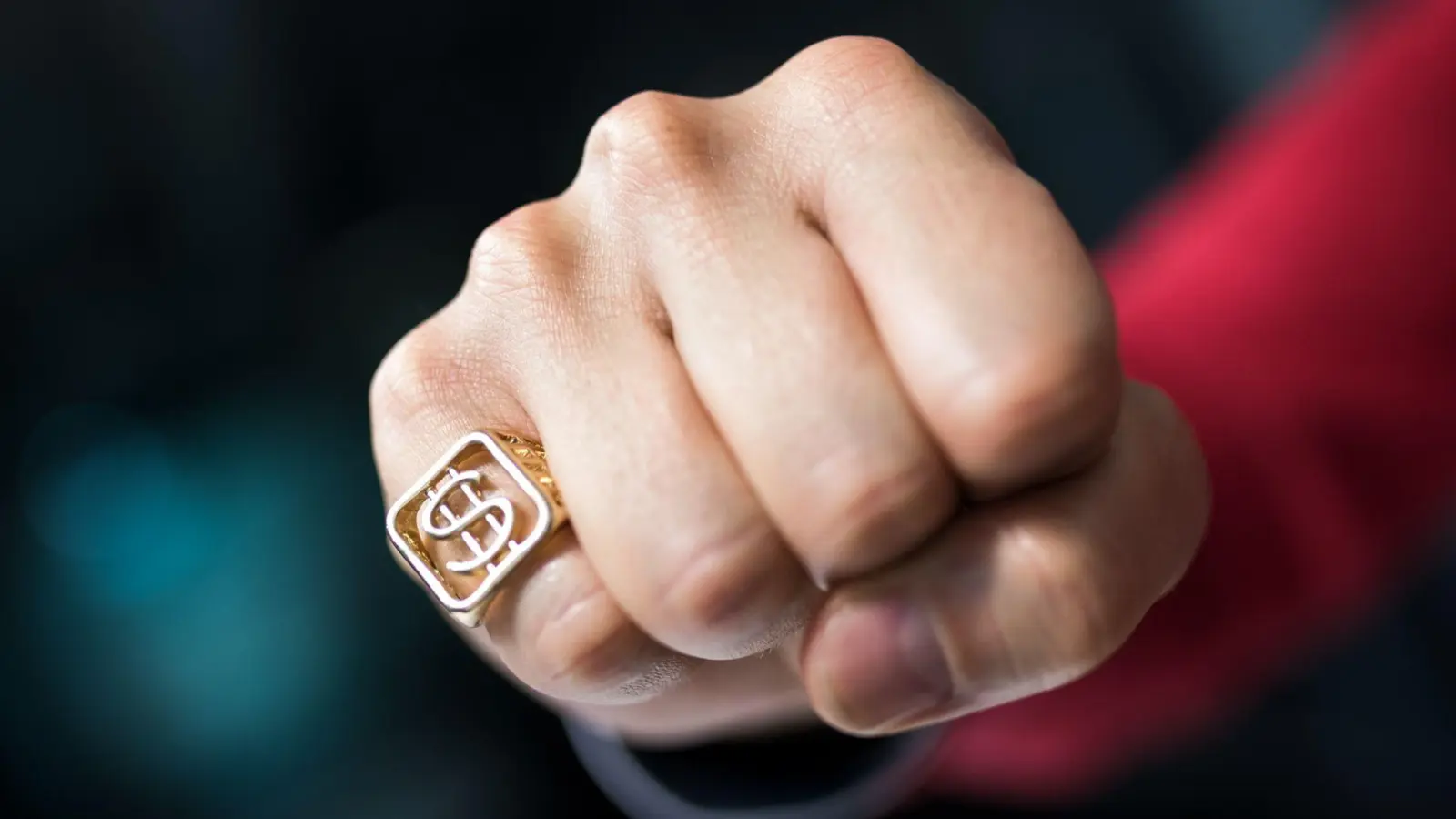 Unschlagbar am Aktienmarkt unterwegs? Eine Gewährleistung dafür gibt es nicht. Aber zumindest die Basics sollten Neueinsteiger drauf haben. (Foto: Alexander Heinl/dpa-tmn)