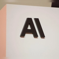 Der OpenAI-Konkurrent Anthropic wurde zuletzt bei einer Finanzierungsrunde mit insgesamt 900 Milliarden Dollar bewertet. (Archivbild) (Foto: Andrej Sokolow/dpa)