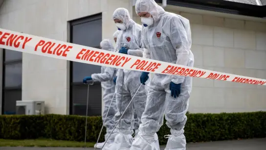 Forensiker bei ihrer Arbeit: „Wir wissen nicht, ob sie vergiftet wurden oder ob etwas anderes passiert ist“. (Symbolbild) (Foto: George Heard/New Zealand Herald/AP/dpa)
