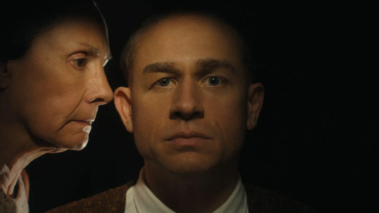 Ein Mörder und seine Mutter:  „Monster: Die Geschichte von Ed Gein“ (Foto: -/Netflix/dpa)