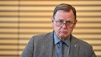 Thüringens Ministerpräsident Bodo Ramelow (Die Linke) kritisiert nach Attacken gegen ihn die CDU für ihren Umgang mit Ex-Verfassungsschutzpräsident Hans-Georg Maaßen. (Foto: Martin Schutt/dpa)