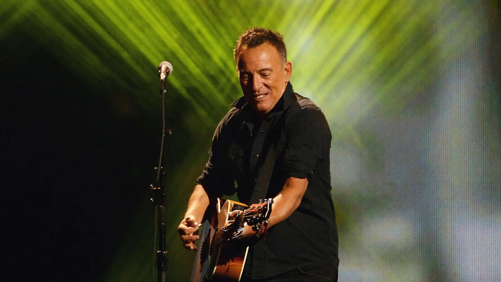 Bruce Springsteen singt während der Abschlussveranstaltung der Invictus Games (2017). (Foto: Nathan Denette/The Canadian Press/AP/dpa)