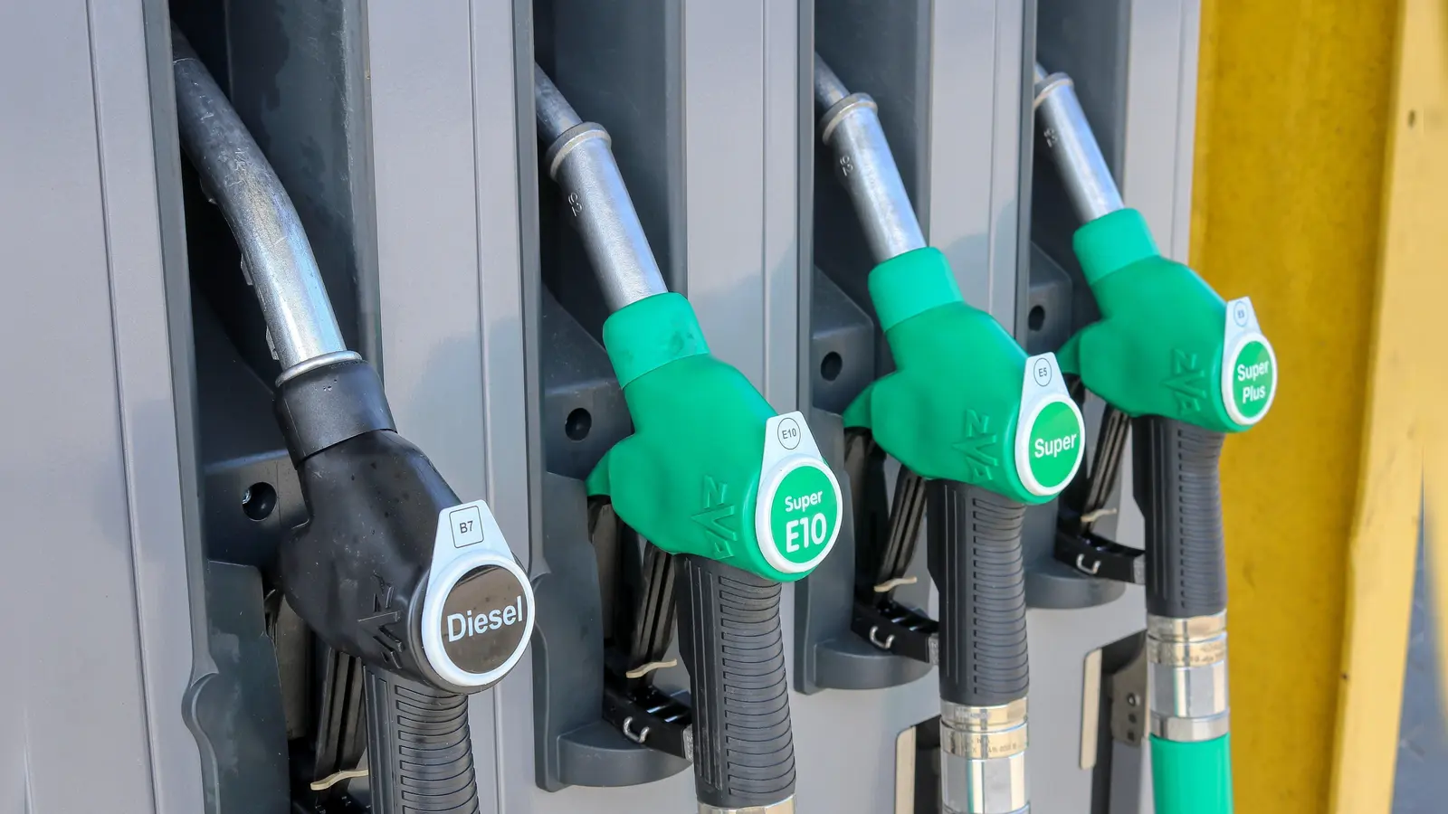 An den Tankstellen in Westmittelfranken haben die Benzin- und Dieselpreise neue Rekordwerte erreicht. (Symbolbild: Pixabay/Alexander Fox)
