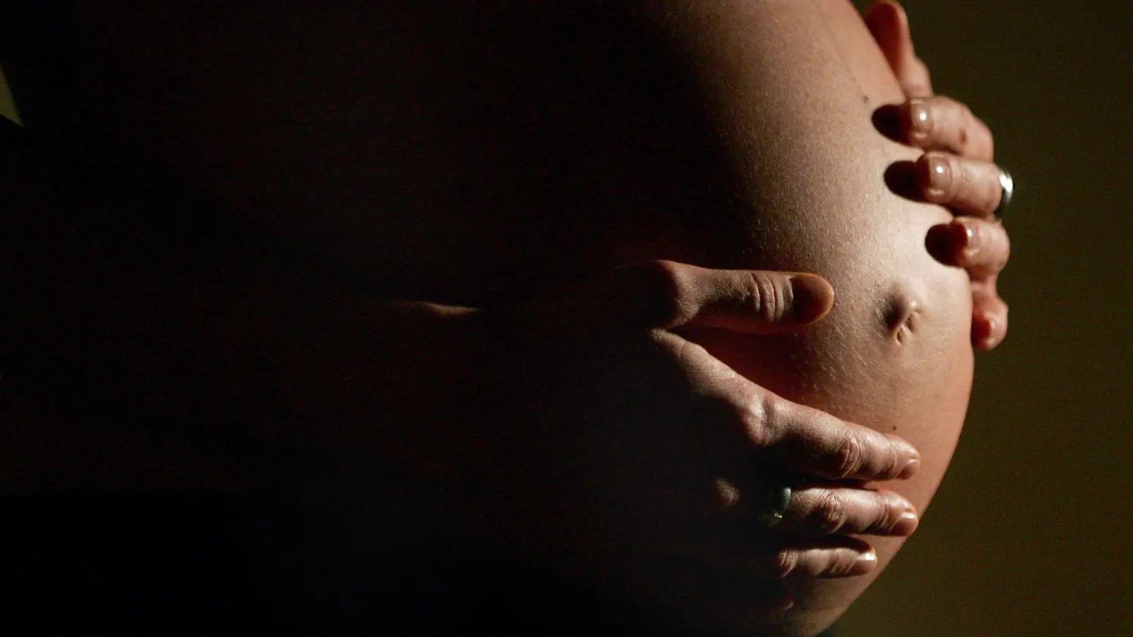 Alle zwei Minuten stirbt nach einem Bericht der Vereinten Nationen eine Frau während der Schwangerschaft oder der Geburt. (Foto: Felix Heyder/dpa)