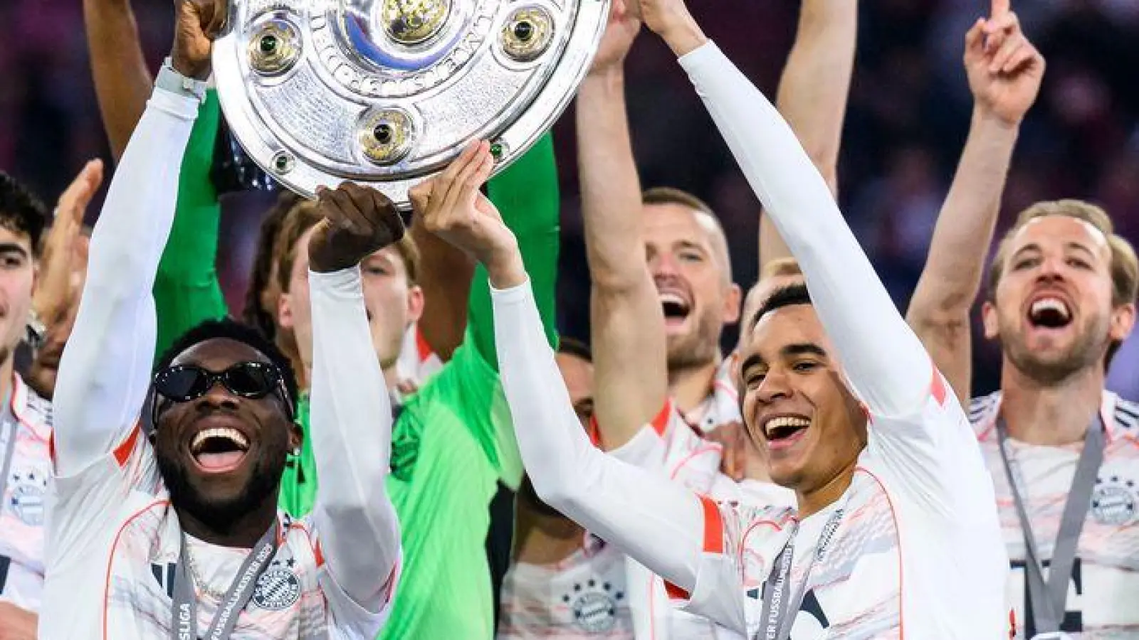 Bereits am Sonntag kann der FC Bayern München erneut deutscher Fußball-Meister werden. (Archivbild) (Foto: Tom Weller/dpa)