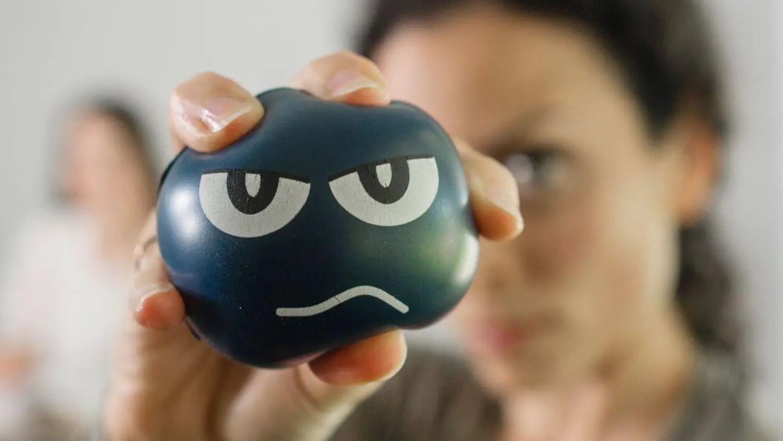 Wer sich auf der Arbeit ungerecht behandelt fühlt, kann frustriert sein. Wie damit umgehen? (Foto: Klaus-Dietmar Gabbert/dpa-tmn)