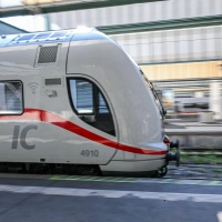 Die Störung im Bahnverkehr konnte gegen 0.30 Uhr behoben werden. Seither rollen die Züge wieder. (Foto: Jason Tschepljakow/dpa)