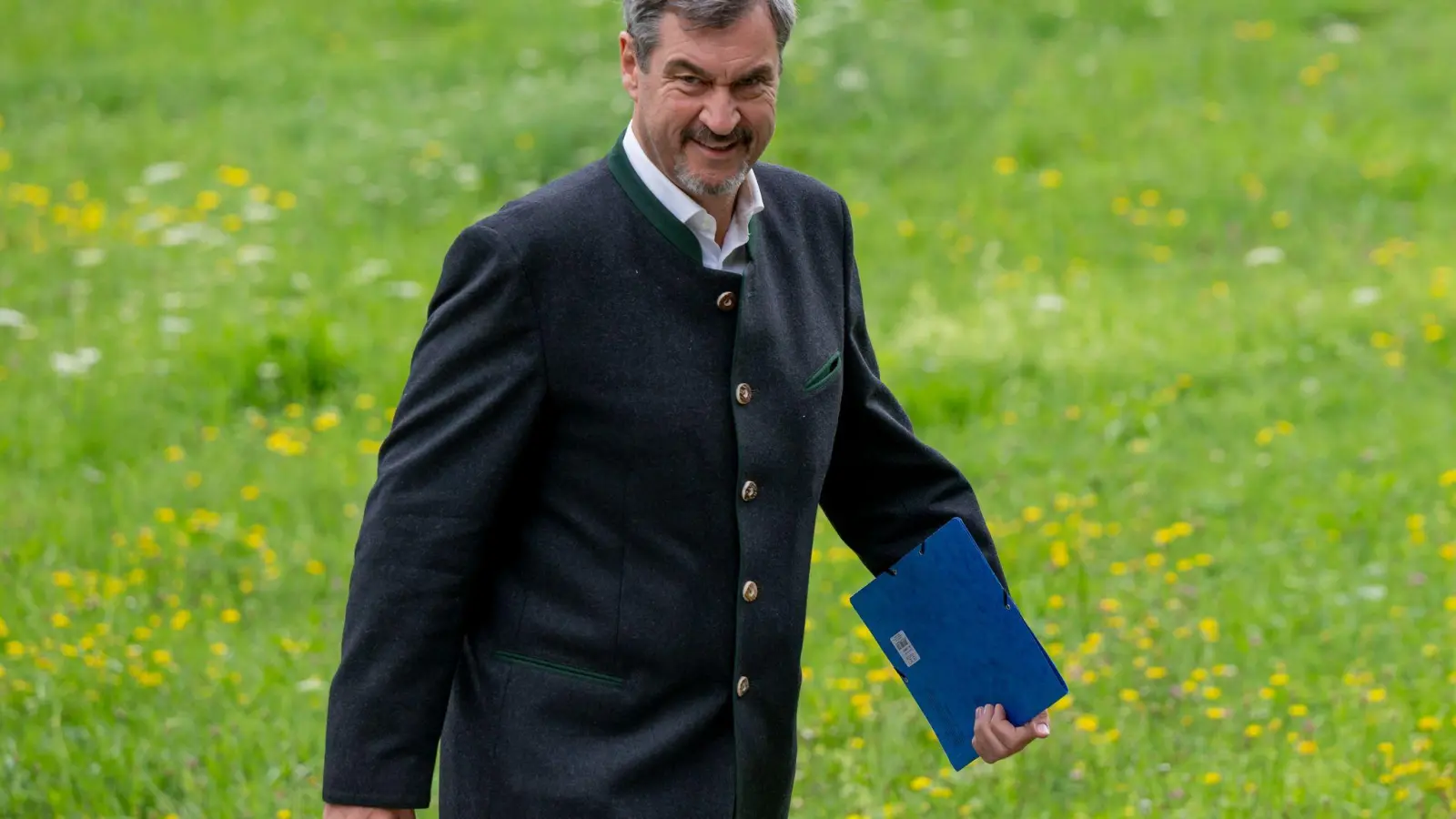 Steuererhöhungen sind für die CSU immer ein schwieriges Thema - auch die jüngsten Rufe aus der SPD stoßen auf Widerstand. (Archivbild) (Foto: Peter Kneffel/dpa)
