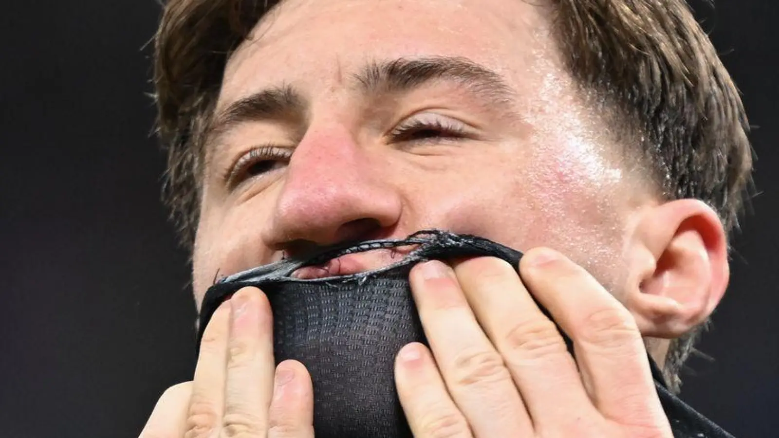 Leistungsträger Angelo Stiller muss beim VfB Stuttgart vorerst pausieren. (Foto: Arne Dedert/dpa)