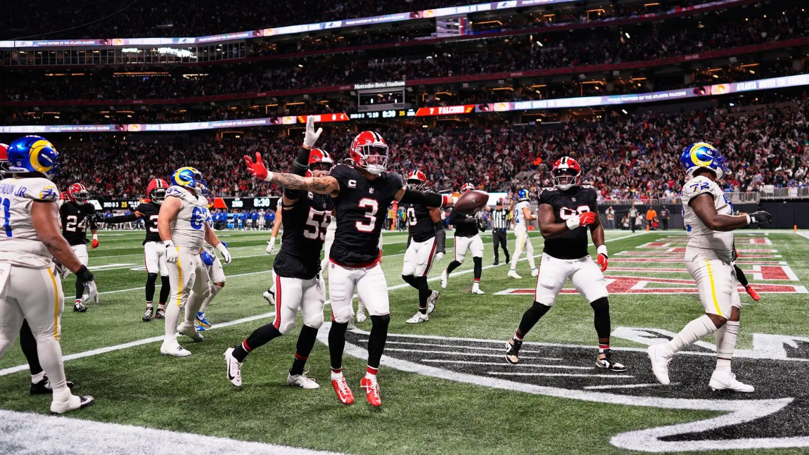 Die Atlanta Falcons schlagen die Los Angeles Rams dank einer starken ersten Hälfte. (Foto: Mike Stewart/AP/dpa)