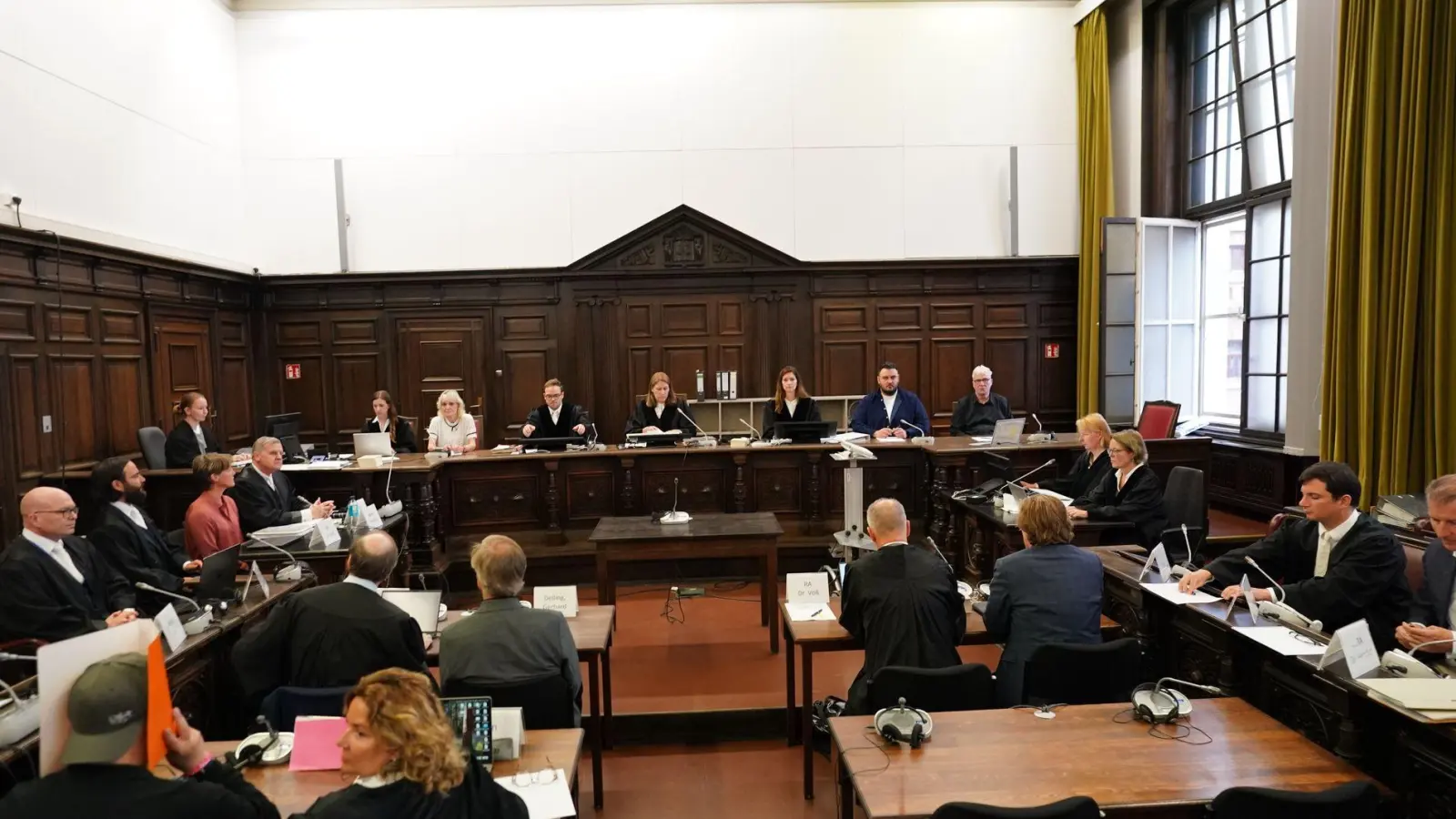 Einer der Verteidiger ist mit einem Befangenheitsantrag gegen das Gericht gescheitert. (Archivbild) (Foto: Marcus Brandt/dpa Pool/dpa)
