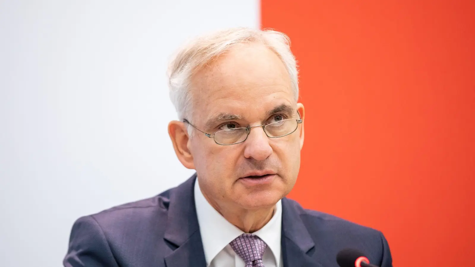 Der langjährige Chef des Energiekonzerns Eon, Johannes Teyssen, soll den Aufsichtsrat von Lufthansa leiten (Archivbild) (Foto: Marcel Kusch/dpa)