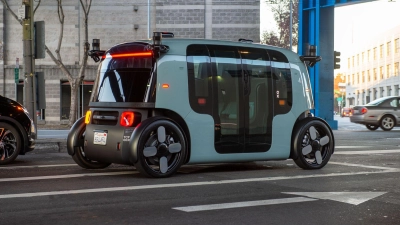 Die Wagen von Zoox haben weder Lenkrand, noch Pedale. (Foto: Andrej Sokolow/dpa)