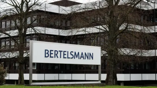 Das zentrale Verwaltungsgebäude des internationalen Medienkonzerns Bertelsmann in Gütersloh. (Foto: Friso Gentsch/dpa)