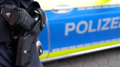 Der Mann bedrohte laut dem Polizeisprecher etwa zehn Personen mit seiner Axt. (Symbolbild) (Foto: Marcus Brandt/dpa)