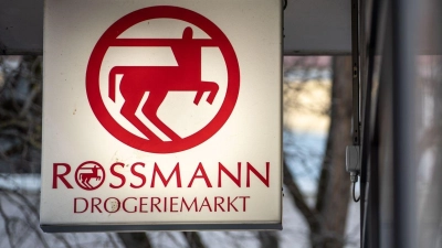 Die Drogeriemarktkette Rossmann hat im vergangenen Jahr deutlich zugelegt und einen Rekordumsatz verbucht. (Foto: Frank Rumpenhorst/dpa)