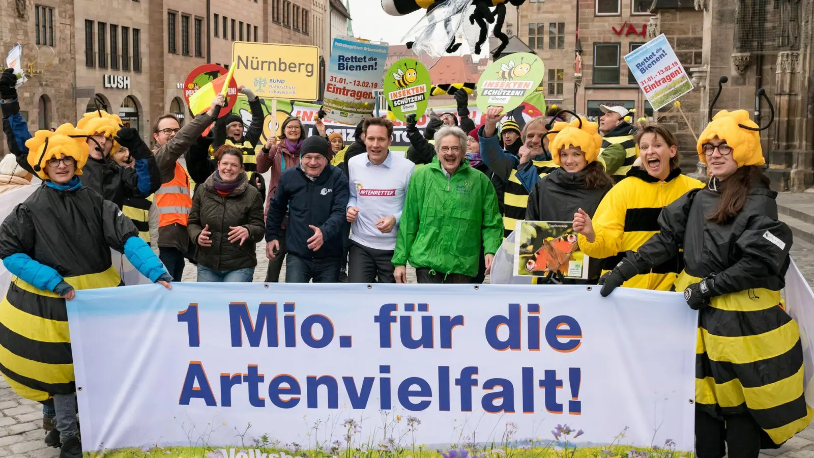 2019 stieß das Volksbegehren auf den Nerv der Zeit in Bayern. 1,7 Millionen Menschen forderten mit ihrer Unterschrift mehr Artenschutz in Bayern. Nun sehen die Initiatoren die Umsetzung in Gefahr. (Archivbild) (Foto: Toni Mader/Volksbegehren Artenvielfalt/dpa)