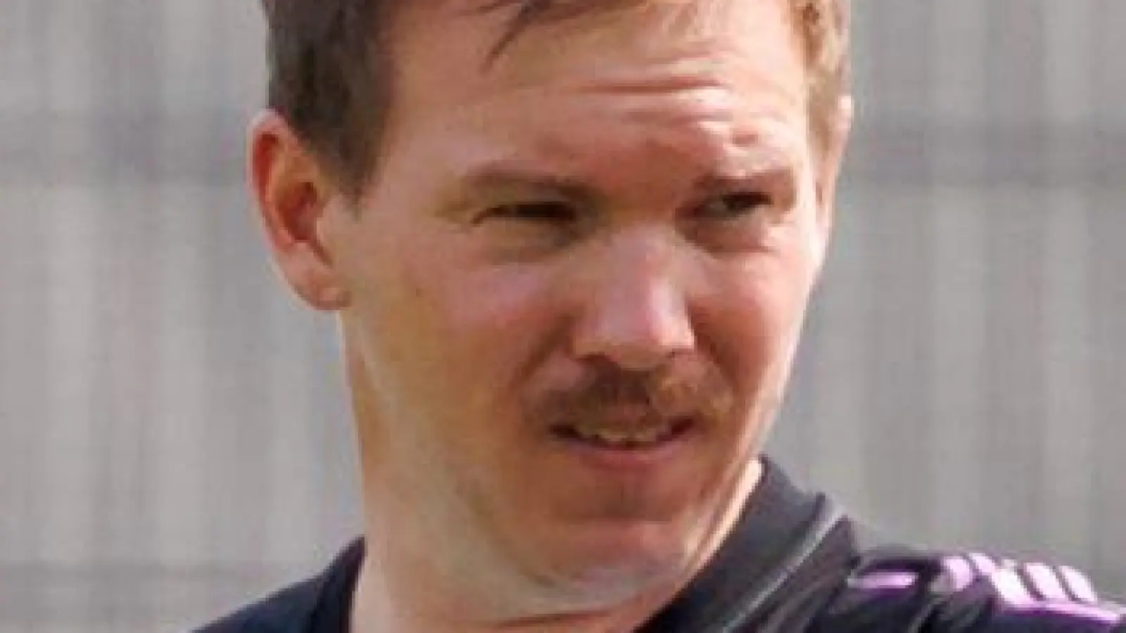 Julian Nagelsmann in Aktion beim Training in Herzogenaurach. (Foto: Daniel Karmann/dpa)