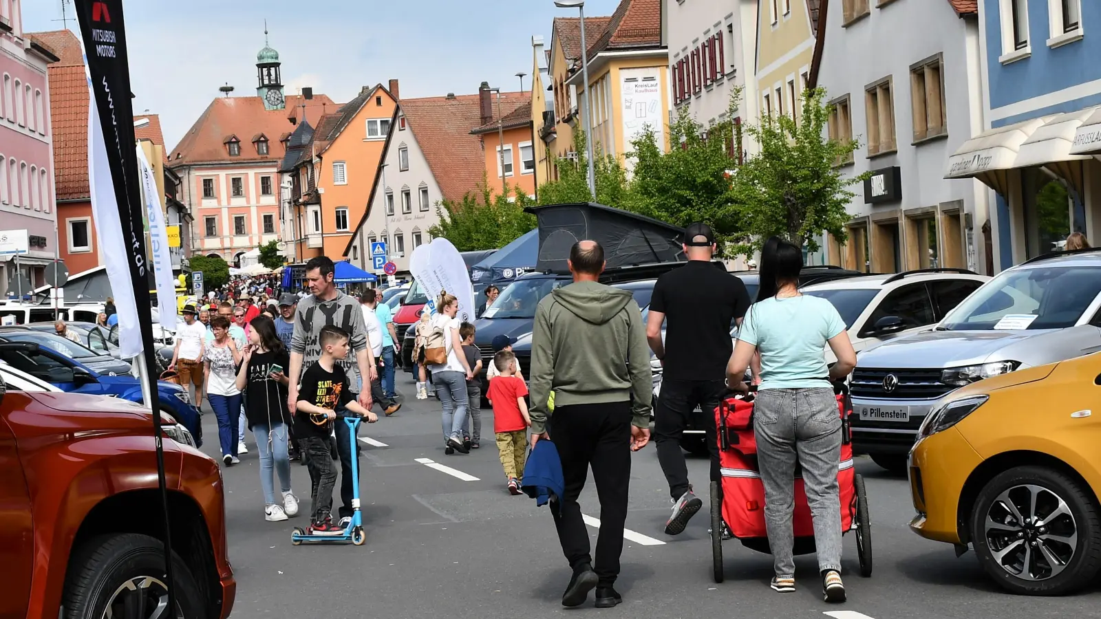 Das Frühlingsfest in Neustadt an der Aisch lockt mit einem bunten Programm. Da ist Spaß für Klein und Groß garantiert.  (Foto: Gudrun Schwarz-Köhler)