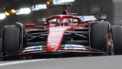 Ferrari-Pilot Charles Leclerc scheint mit dem neuen Ferrari-Boliden gut zurechtzukommen. (Foto: Luca Bruno/AP/dpa)
