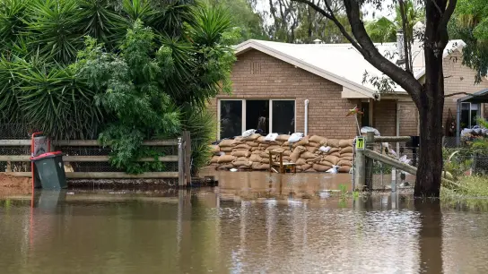 Australien kämpft mit heftigen Regenfällen und Überschwemmungen, wie hier in Echuca. (Foto: Brendan Mccarthy/AAP/dpa)
