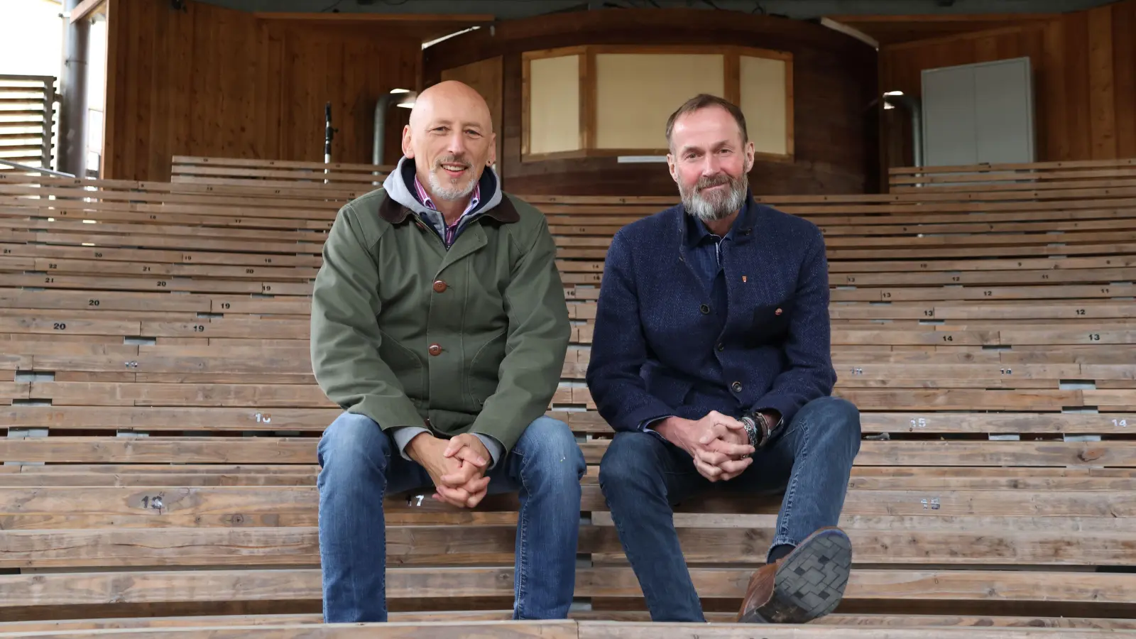 Theater soll etwas Lebendiges sein und die Menschen unterhalten: Von diesem Erfolgsrezept des Landestheaters Dinkelsbühl sind Intendant Peter Cahn (links) und Oberbürgermeister Dr. Christoph Hammer nach wie vor überzeugt. (Foto: Martina Haas)