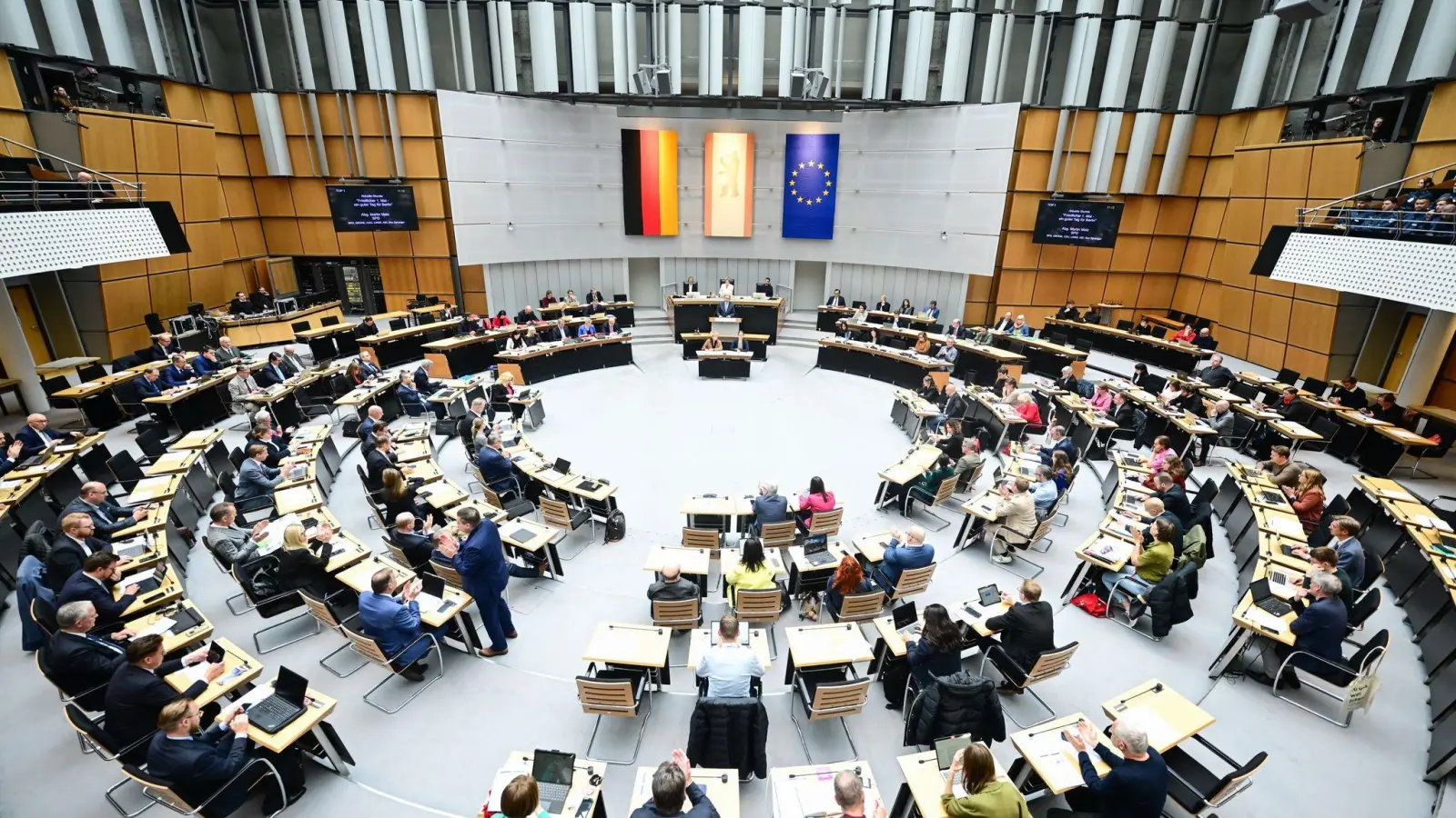 Im neugewählten Berliner Abgeordnetenhaus gibt es voraussichtlich weniger Sitze als bisher angenommen. (Archivbild)  (Foto: Sebastian Gollnow/dpa)